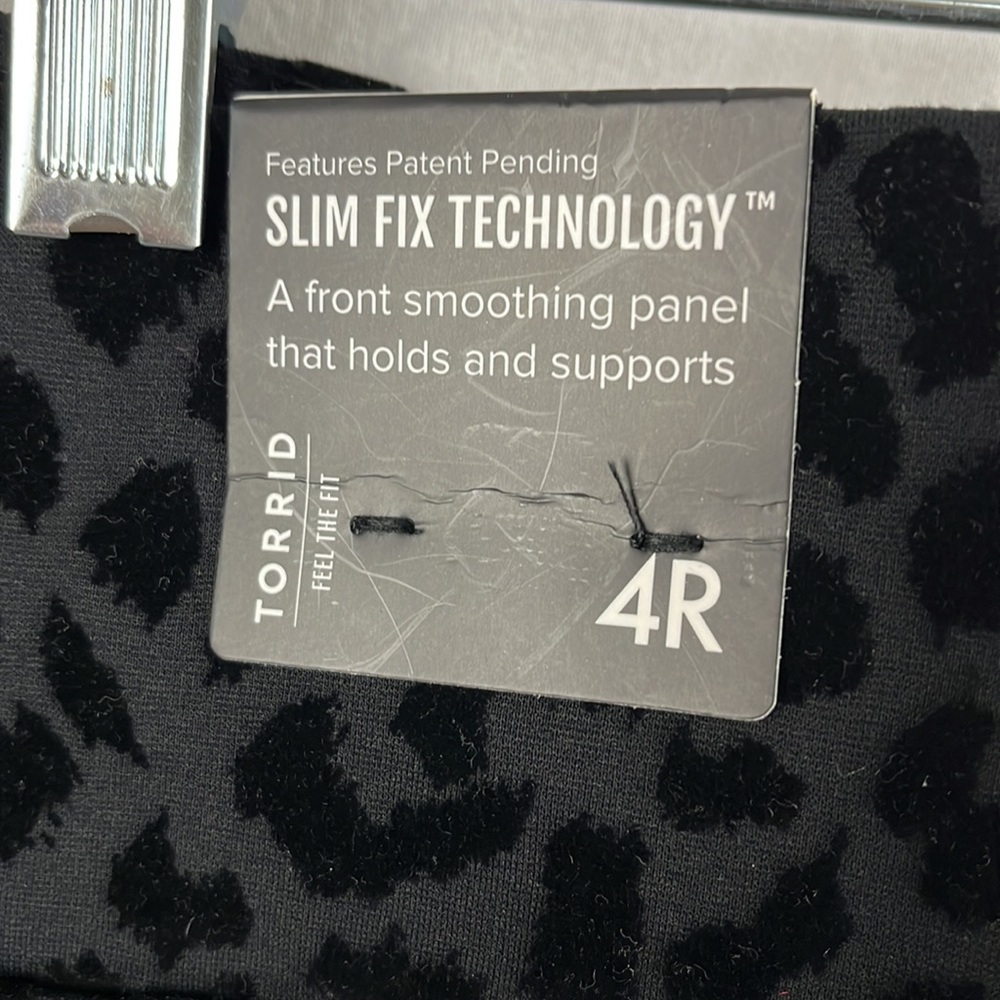 Torrid 4 slim fix nwt leopard velvet - Picture 5 of 6